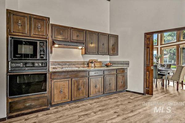 3270 W Agate Ct, Boise, ID 83705