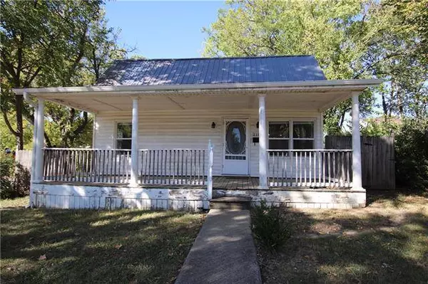 210 Wimer ST, Knob Noster, MO 65336