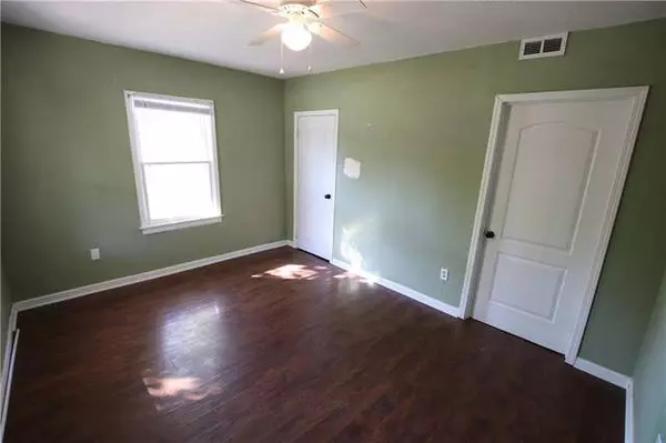 210 Wimer ST, Knob Noster, MO 65336