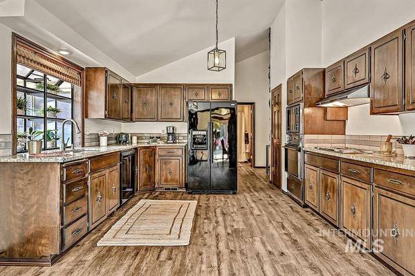 3270 W Agate Ct, Boise, ID 83705