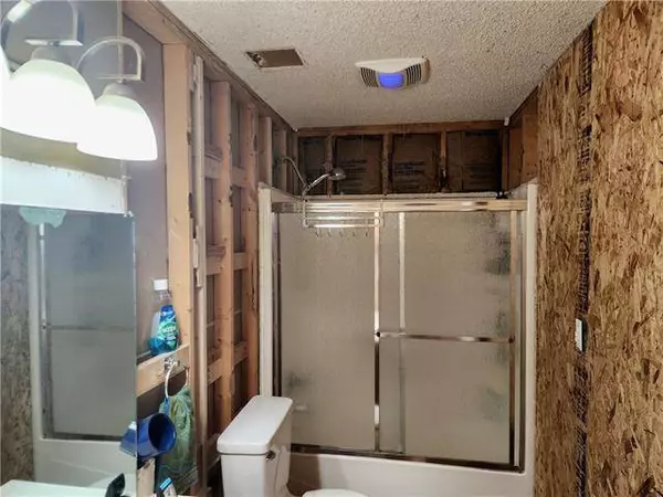 2905 SE 3rd ST, Blue Springs, MO 64014