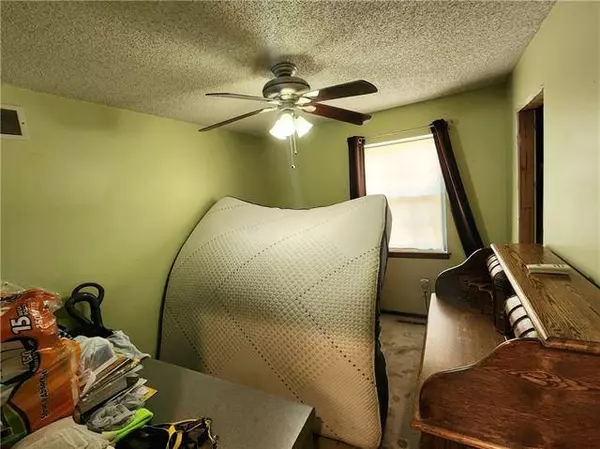 2905 SE 3rd ST, Blue Springs, MO 64014