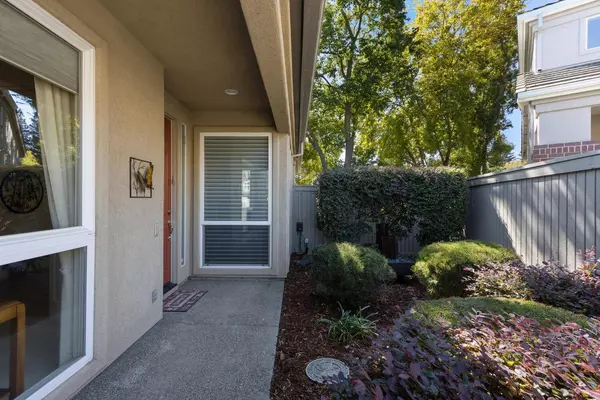 62 Watershore CIR, Sacramento, CA 95831