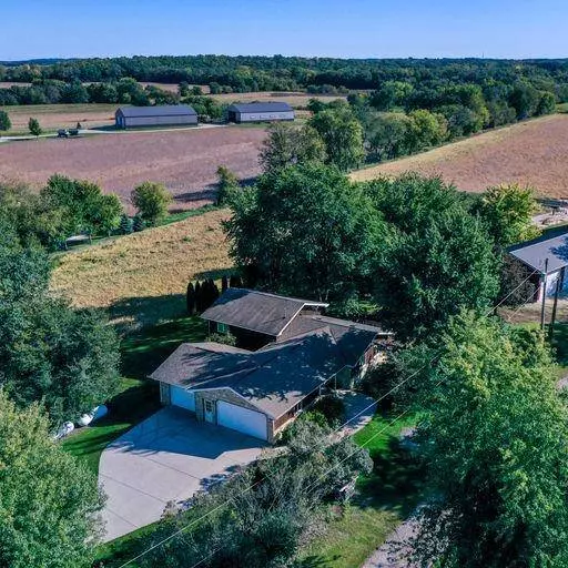 5546 Langer Rd, Medina, WI 53559