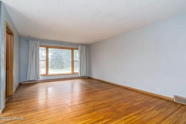 2322 9TH Avenue N, Grand Forks, ND 58203