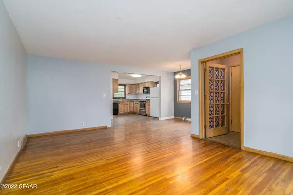 2322 9TH Avenue N, Grand Forks, ND 58203