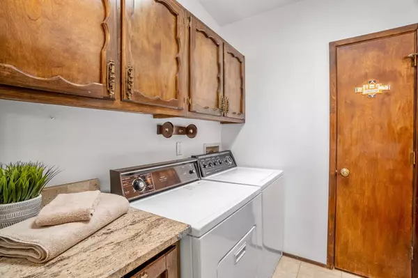 1903 Camino Durasnilla, Los Alamos, NM 87544
