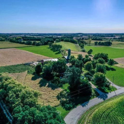 5546 Langer Rd, Medina, WI 53559