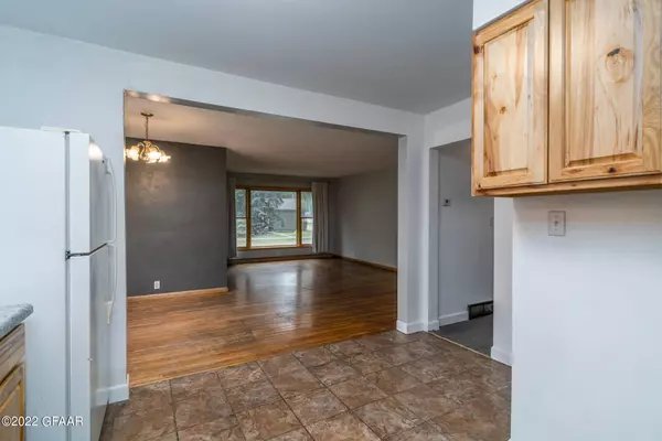 2322 9TH Avenue N, Grand Forks, ND 58203