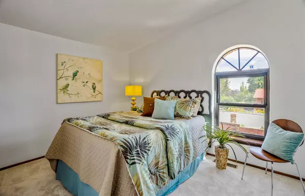 1903 Camino Durasnilla, Los Alamos, NM 87544