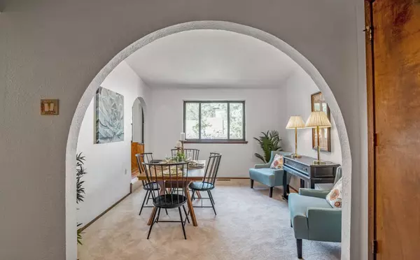 1903 Camino Durasnilla, Los Alamos, NM 87544