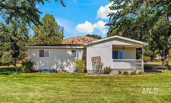 5810 W Hill Rd, Boise, ID 83703