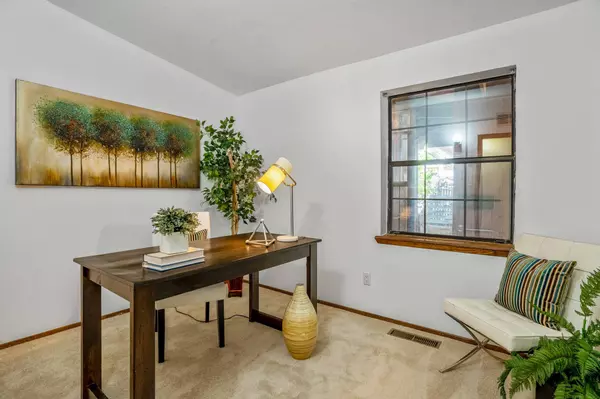 1903 Camino Durasnilla, Los Alamos, NM 87544