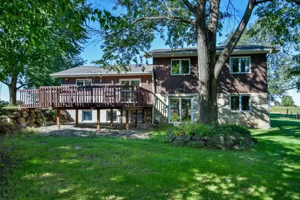 5546 Langer Rd, Medina, WI 53559