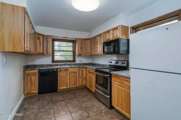 2322 9TH Avenue N, Grand Forks, ND 58203