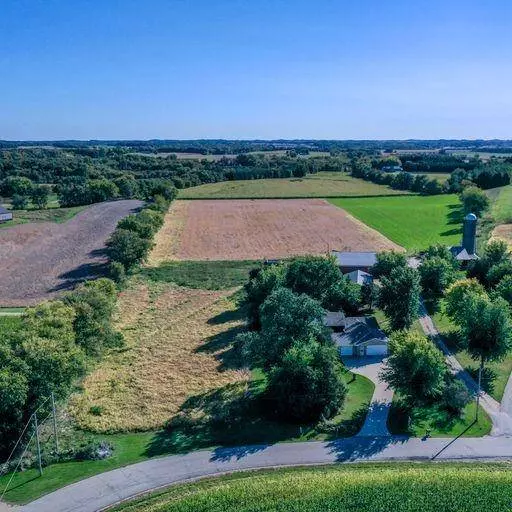 5546 Langer Rd, Medina, WI 53559