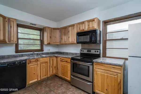 2322 9TH Avenue N, Grand Forks, ND 58203