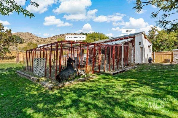 5810 W Hill Rd, Boise, ID 83703