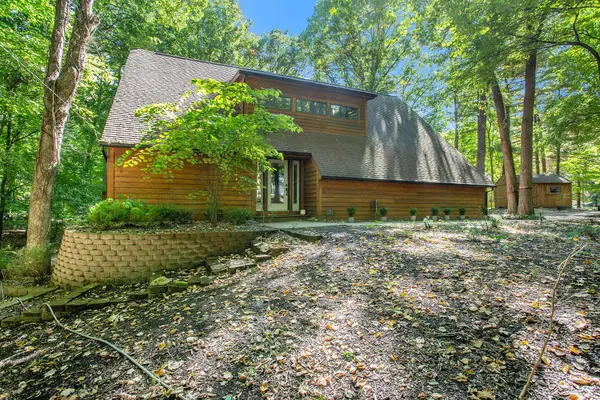 5645 Forest Glen SE Drive, Ada, MI 49301