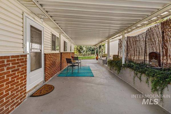 5810 W Hill Rd, Boise, ID 83703