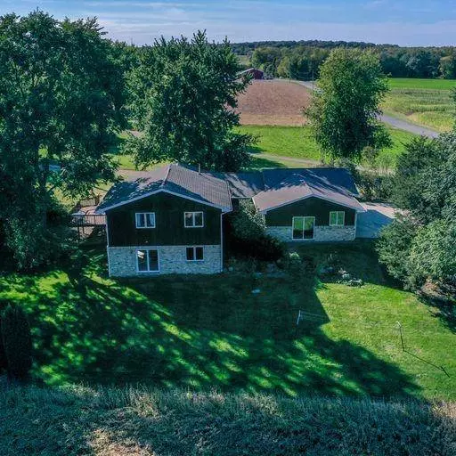 5546 Langer Rd, Medina, WI 53559