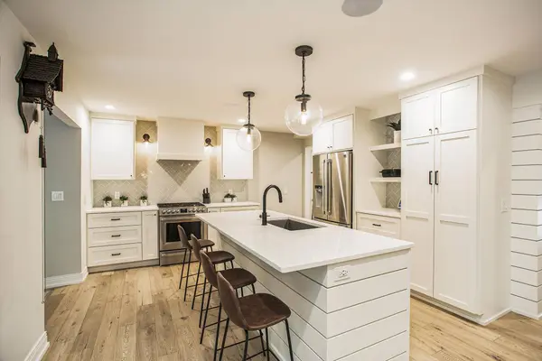 5645 Forest Glen SE Drive, Ada, MI 49301