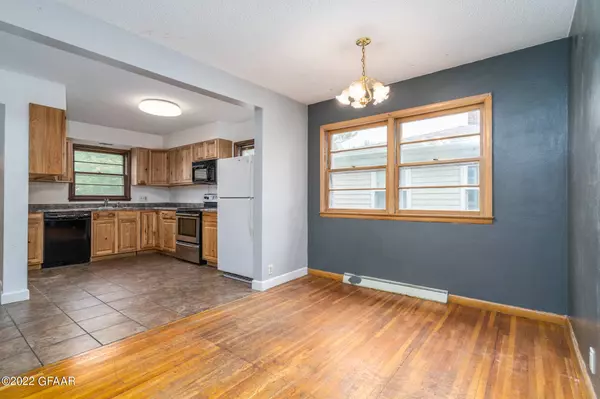 2322 9TH Avenue N, Grand Forks, ND 58203