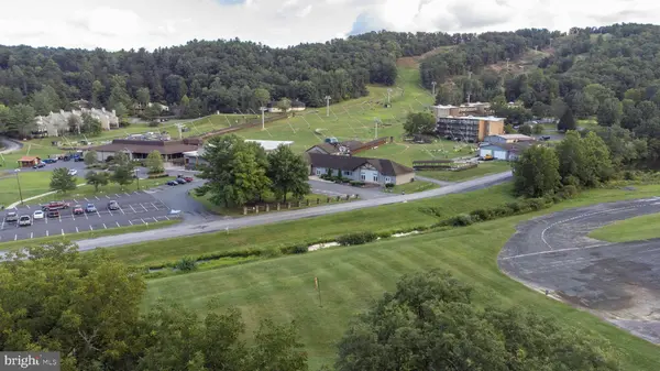 28 LOCHER RD, Basye, VA 22810