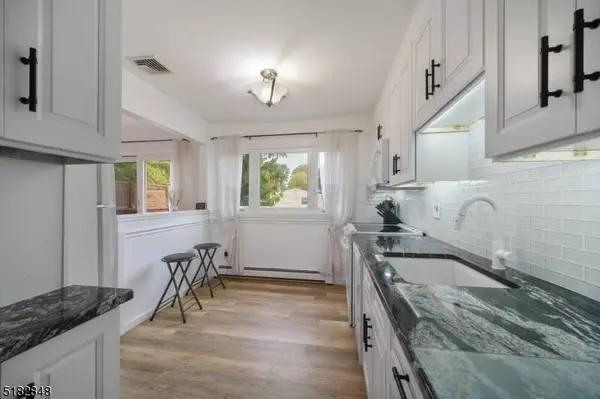 4 Lucas Rd, Hopatcong Boro, NJ 07843