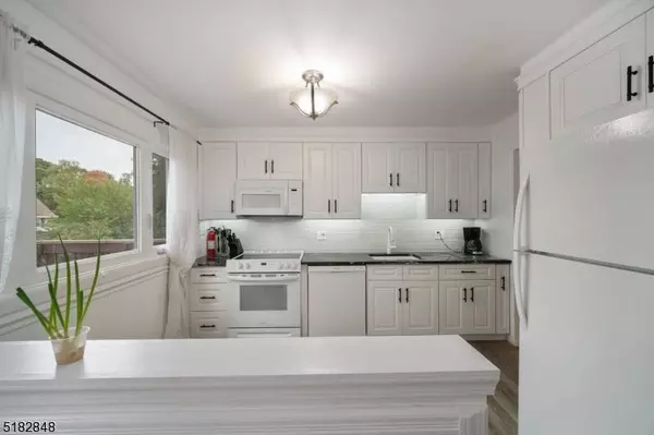 4 Lucas Rd, Hopatcong Boro, NJ 07843