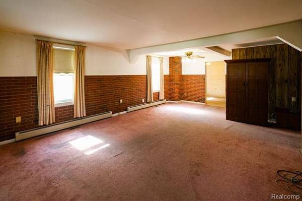 6828 BIRCHDALE Street, Romulus, MI 48174