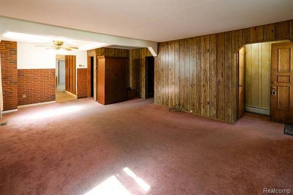 6828 BIRCHDALE Street, Romulus, MI 48174