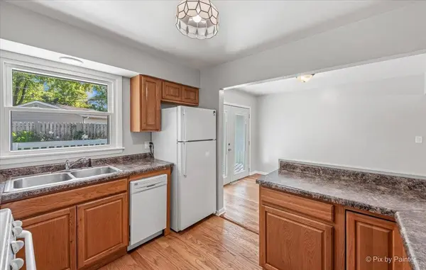 2416 E Grand Avenue, Lindenhurst, IL 60046