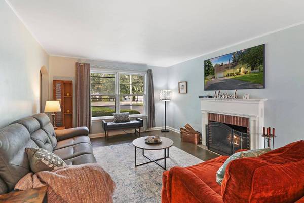 515 Highview DR, Fox River Grove, IL 60021