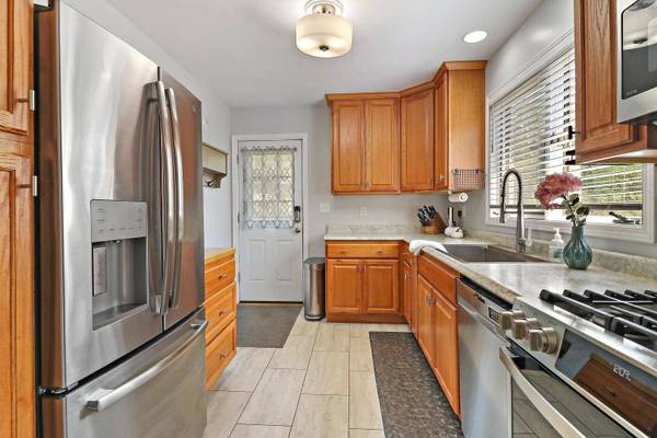 515 Highview DR, Fox River Grove, IL 60021