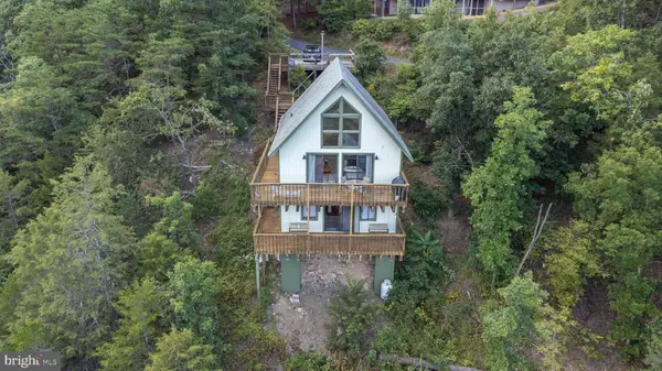 28 LOCHER RD, Basye, VA 22810