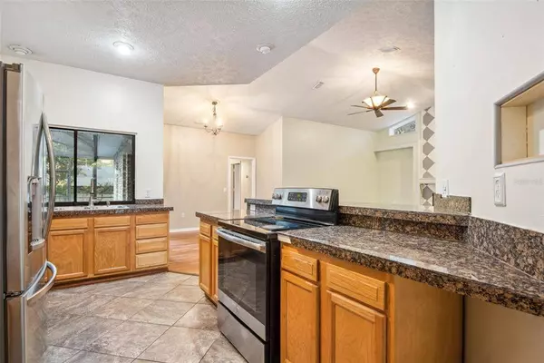 2211 WHITLOCK PL, Dover, FL 33527