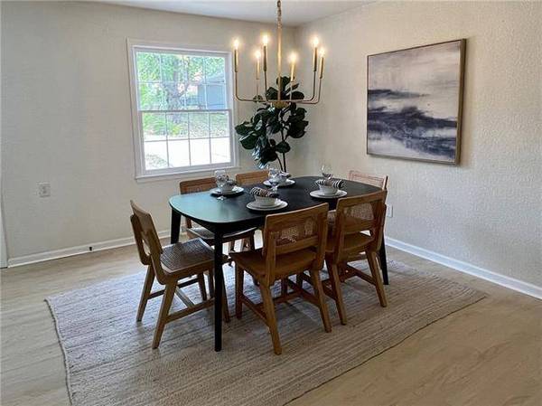 8625 E 58th ST, Kansas City, MO 64129