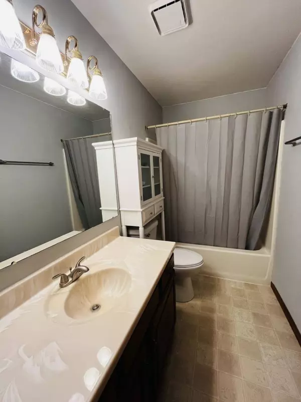 1009 Monteray Ln, Waunakee, WI 53597