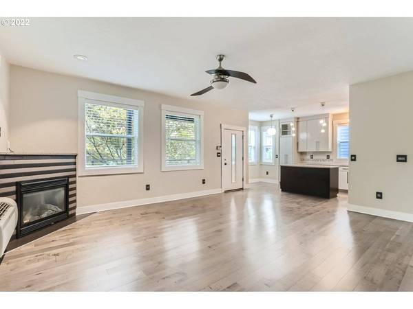223 NE IVY ST #A, Portland, OR 97212
