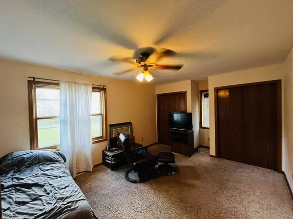 1009 Monteray Ln, Waunakee, WI 53597