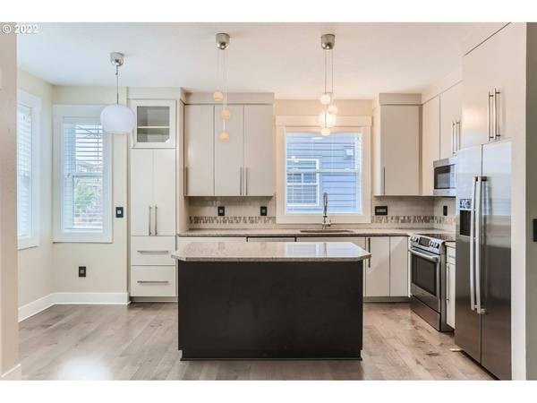223 NE IVY ST #A, Portland, OR 97212