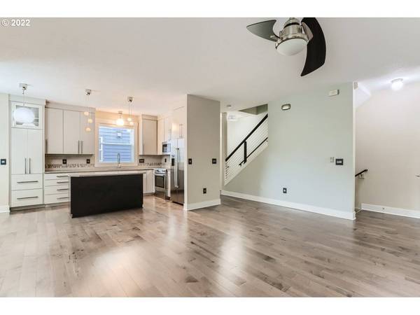 223 NE IVY ST #A, Portland, OR 97212