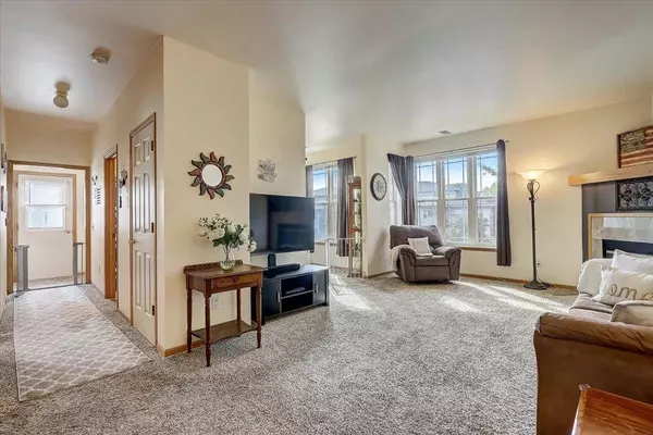 6644 Scattergood Ln, Windsor, WI 53598