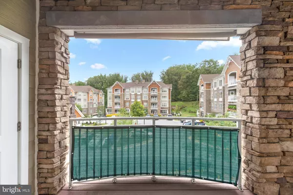 17 CLAY LODGE LN #303, Catonsville, MD 21228