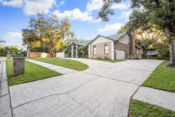 2211 WHITLOCK PL, Dover, FL 33527