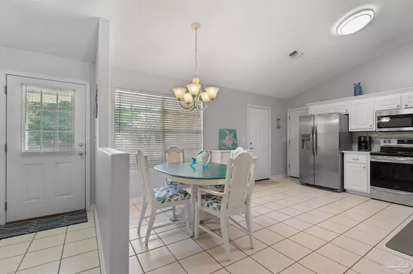 1837 Flamingo Ln, Navarre, FL 32566