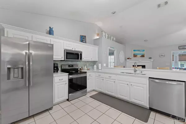 1837 Flamingo Ln, Navarre, FL 32566