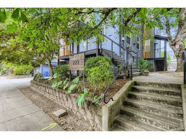 223 NE IVY ST #A, Portland, OR 97212