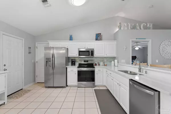 1837 Flamingo Ln, Navarre, FL 32566